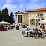 Vendégház Center & Póla