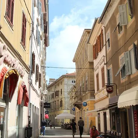 Top Center Rooms & Studio Guest house 3*