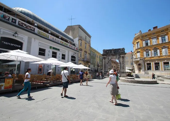 Πανσιόν Center & 3*