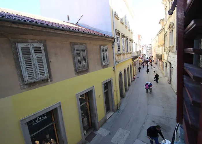 Center & 3* Πούλα