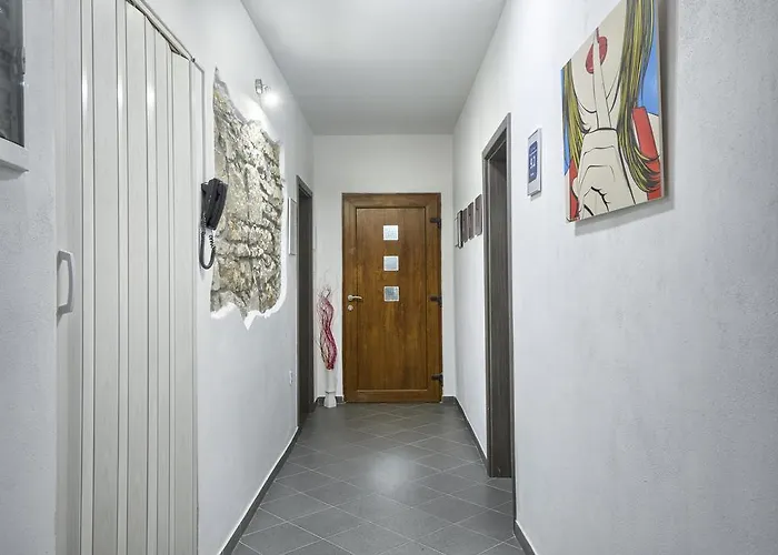 Center & Πανσιόν