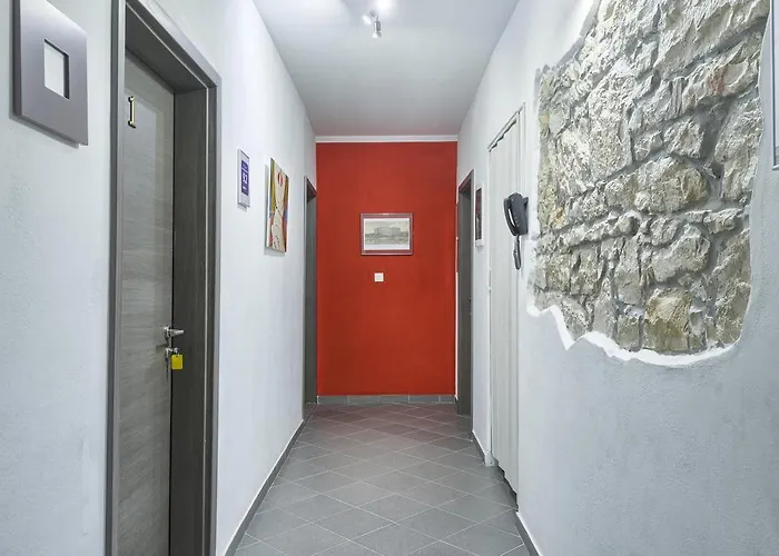 Πανσιόν Center & 3*