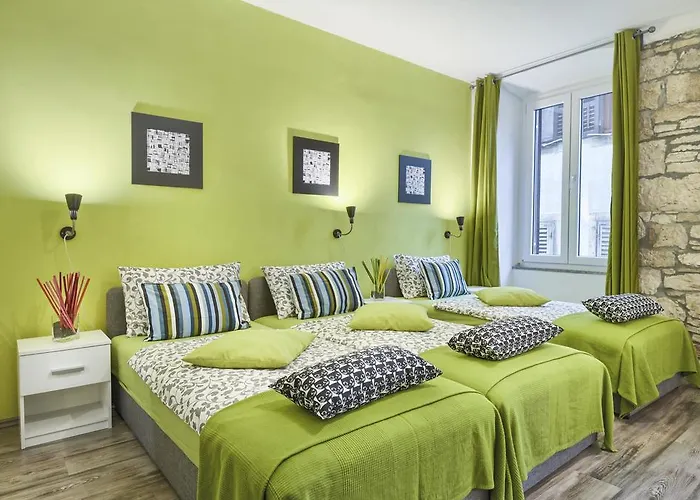 Πανσιόν Center & Πούλα