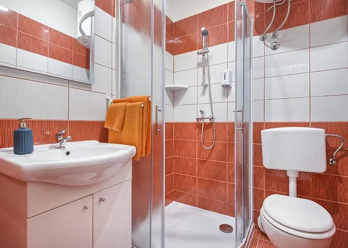 Center & Πανσιόν 3*