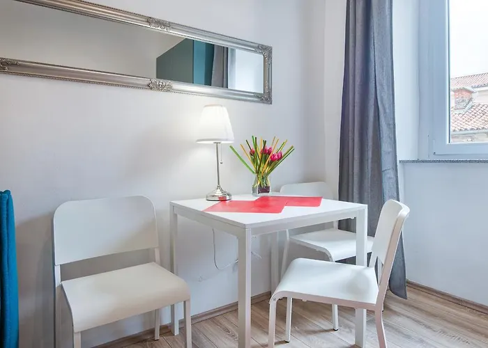 Πανσιόν Center & Πούλα